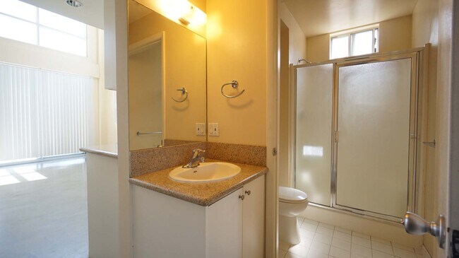 Foto del edificio - 922 W 23rd St