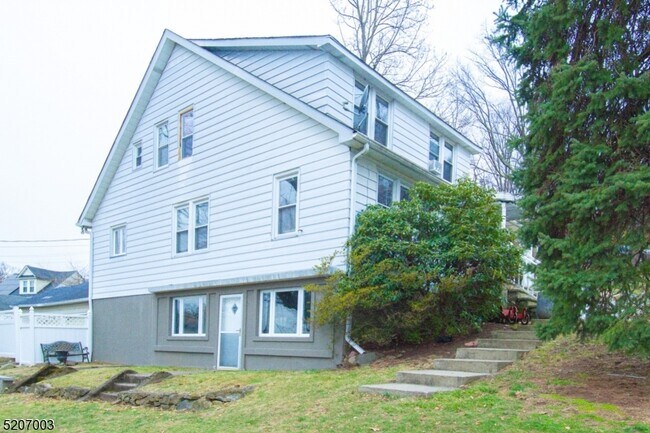 Building Photo - 20 Summit Ave