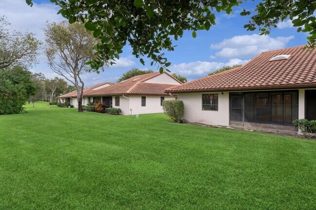 Building Photo - 6410 Royal Manor Cir