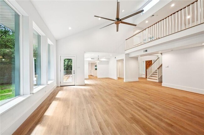 Foto del edificio - 204 Woodlawn Ct