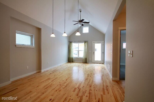Foto del edificio - 3 br, 2 bath House - 324 Kimball Ave.