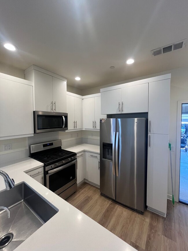 Building Photo - 4102 Calle Arbol