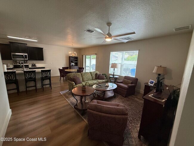 Foto del edificio - 1120 Swiss Pointe Ln