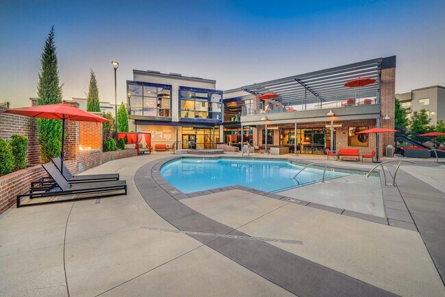 Piscina al aire libre - Parkway Lofts