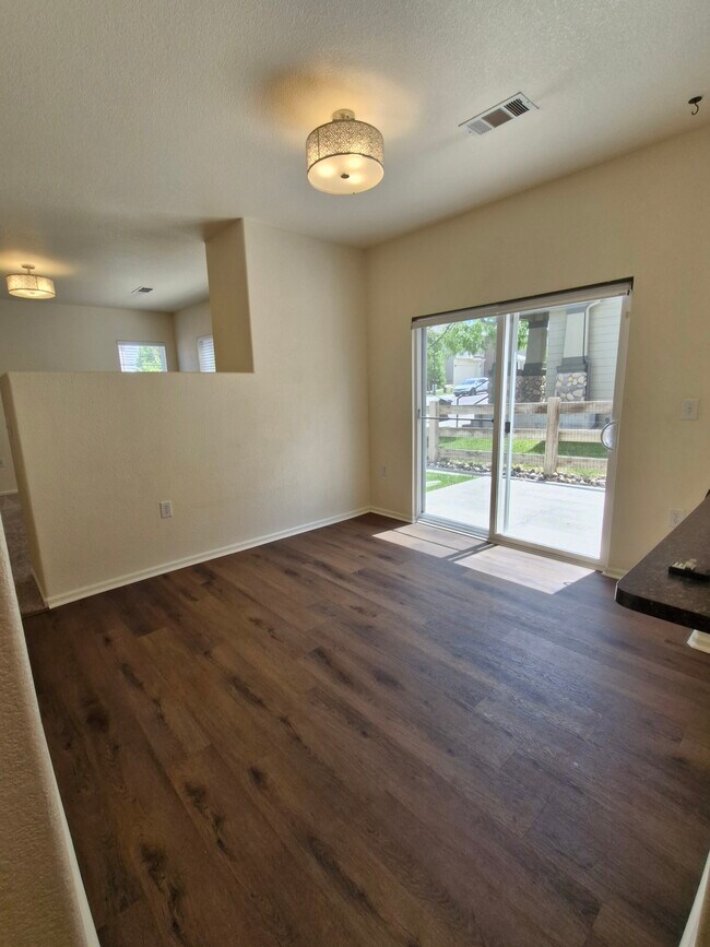 Building Photo - 12963 Grant Cir E
