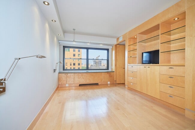 Foto del edificio - 58 W 58th St