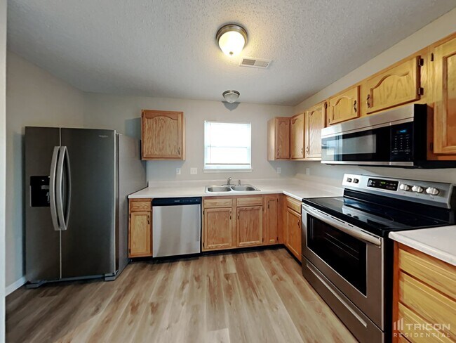 Building Photo - 6642 Southern Ridge Dr