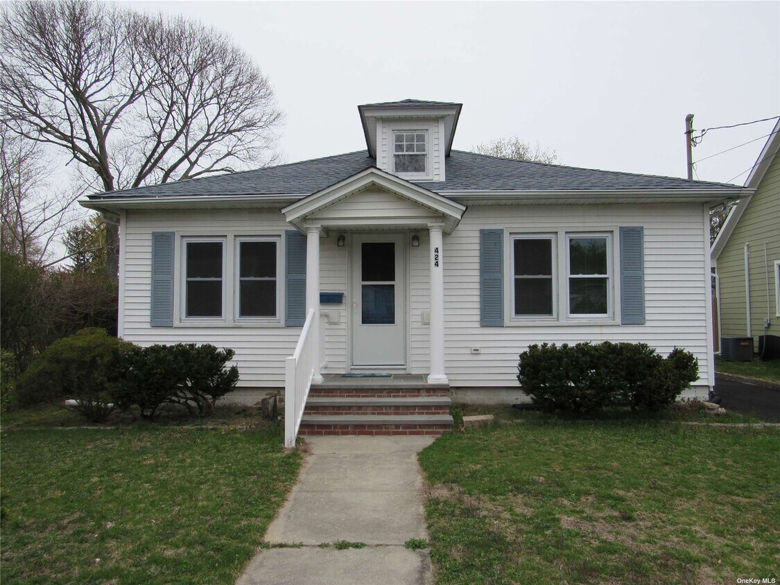 424 Sweezy Ave, Riverhead, NY 11901 House Rental in Riverhead, NY
