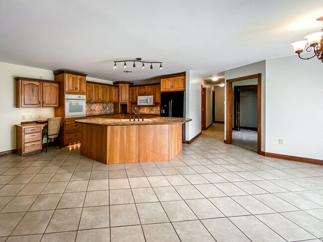 Building Photo - Beautiful 3 bed, 2 bath house in the country