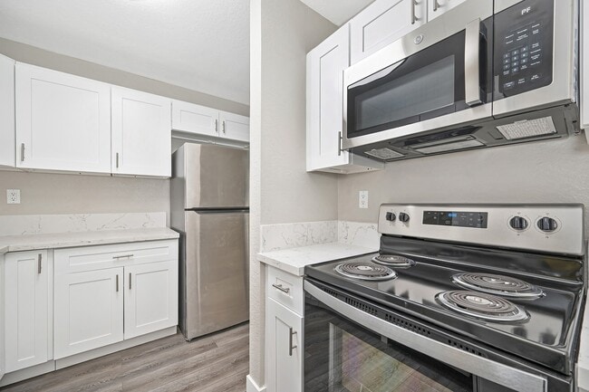 Building Photo - Rollingwood Condominium Rentals
