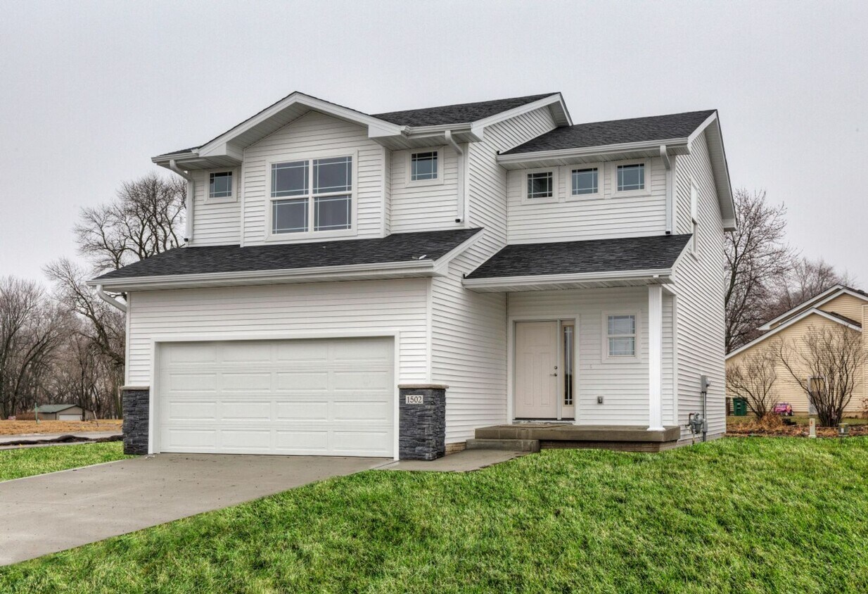 Foto principal - 4 bed / 2.5 Bath in Altoona