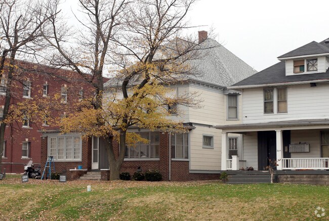 Building Photo - 3612 E Washington St