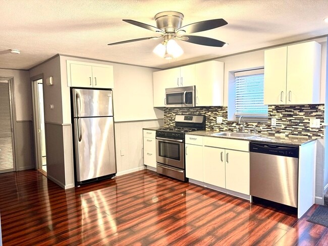 Foto del edificio - 136 Cecilian Ave