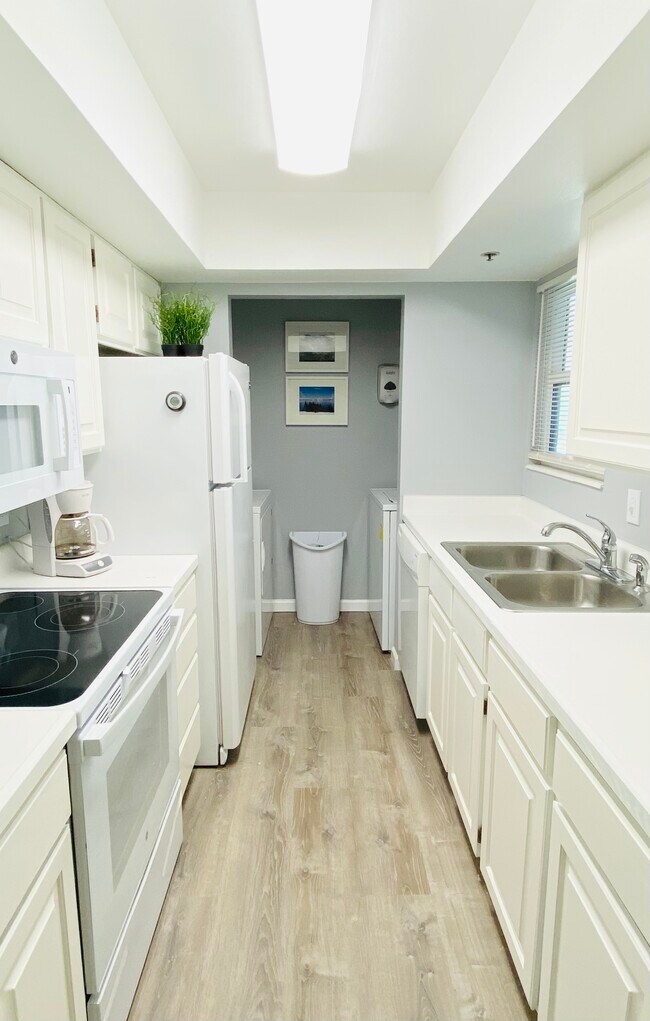 Foto del edificio - 7085 N 2200 W