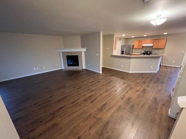 Building Photo - 3 Bedroom DuPont Home with Loft