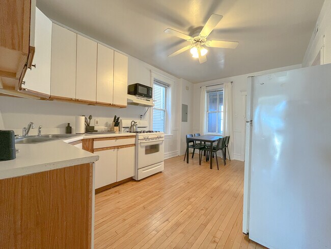 Building Photo - 2442 N Ashland Ave