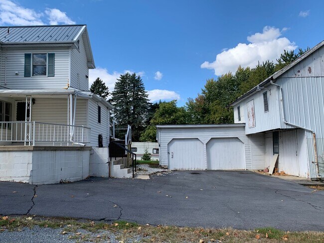 Building Photo - 491 Falling Spring Rd