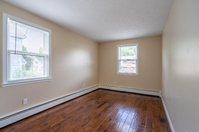 Building Photo - 241 Rocky Hill Ave