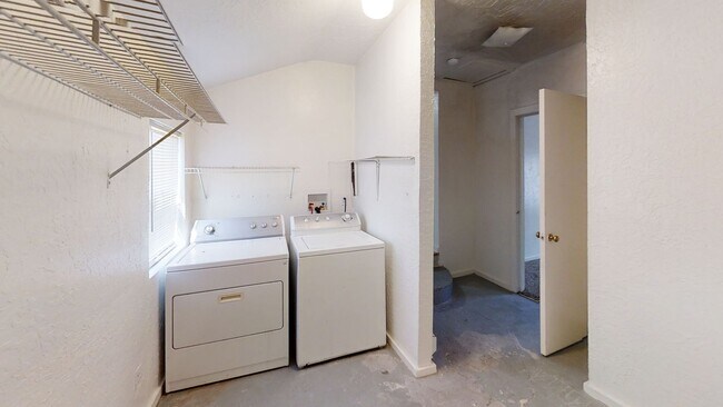 Building Photo - 3 bed 1 bath