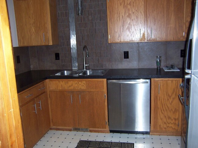 Building Photo - Available Now: 2 Bedroom ~ 2 bathroom Hous...