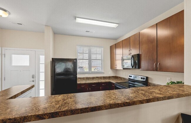 Building Photo - 4 Bedroom Townhome in Lynchburg
