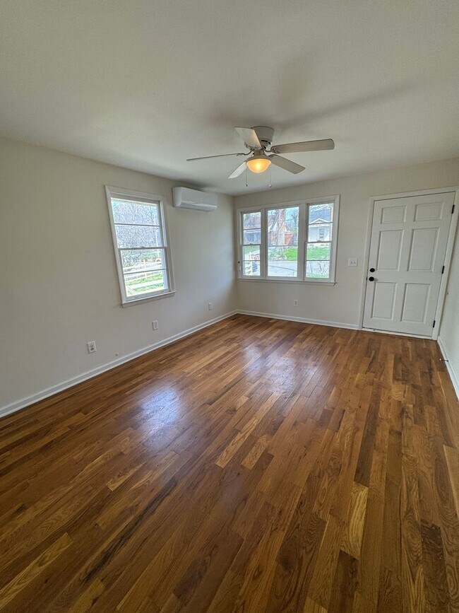 Foto del edificio - 1036 Seymour Ave