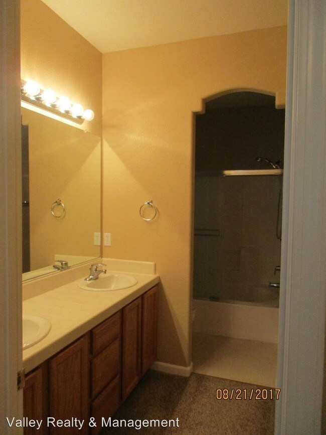 Foto del edificio - 605 Birkdale Ct
