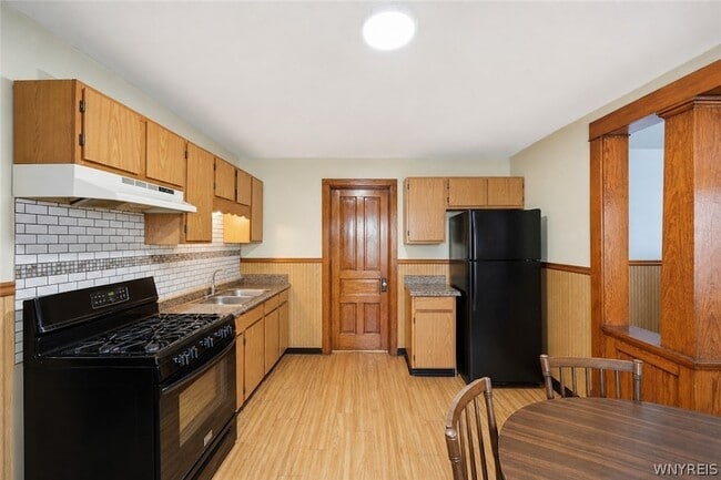 Building Photo - 26 E Milnor Ave