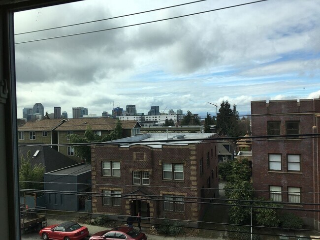 Foto del edificio - 310 12th Ave E