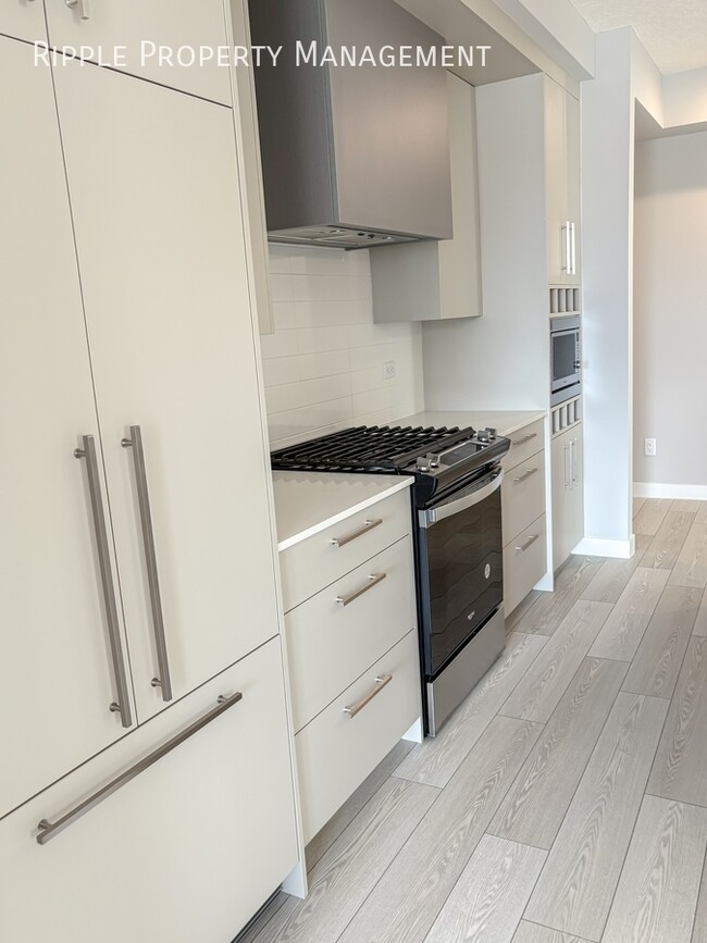 Building Photo - COMING SOON! INCREDIBLE 3 BEDS\2 BATHS CONDO
