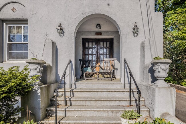 Foto del edificio - 158 Old Mamaroneck Rd