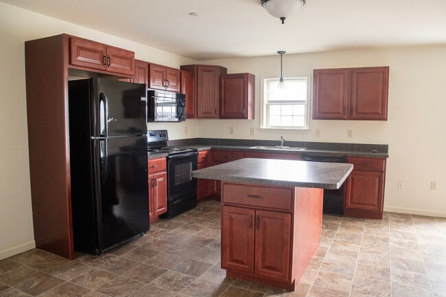 Building Photo - 320 Meadow View Dr