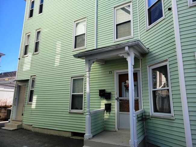 Building Photo - 73 1/2 Esther St