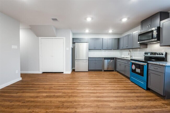 Building Photo - 8643 Sunderland Rd