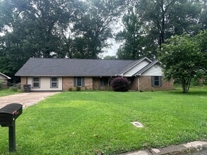 Building Photo - 206 Indian Trail