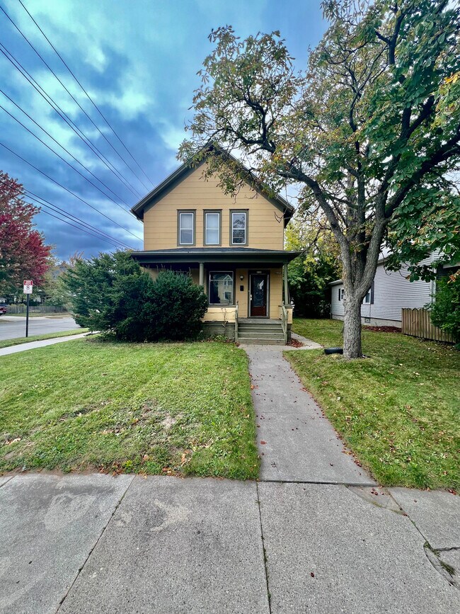 Building Photo - 2129 N 8th St