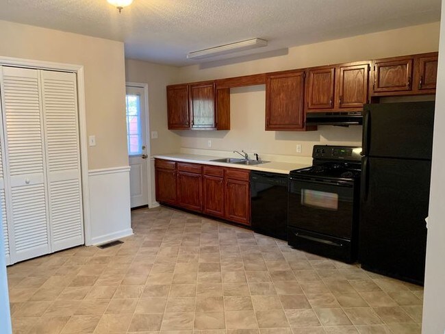 Building Photo - 2879 Mountcrest Cir NW