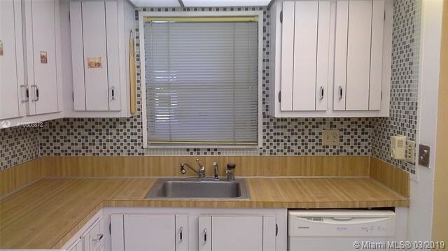 Foto del edificio - 6100 NW 44th St