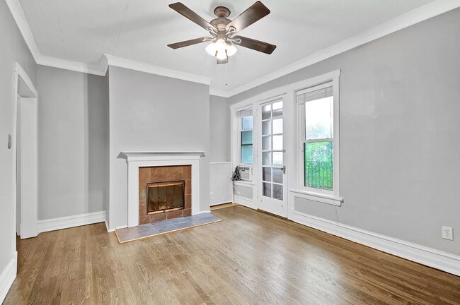 Building Photo - 3642 N Pine Grove Ave