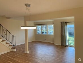 Building Photo - 1702 Regents Ct