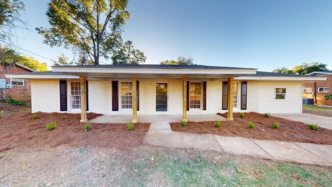 Foto del edificio - 4 Bed/2 Bath in Daniel Pratt School District