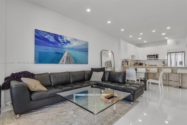 Foto del edificio - 5701 Collins Ave