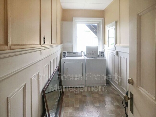 Foto del edificio - 912 W 4th St