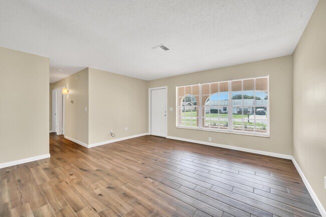 Foto del edificio - 241 NE Ardsley Dr