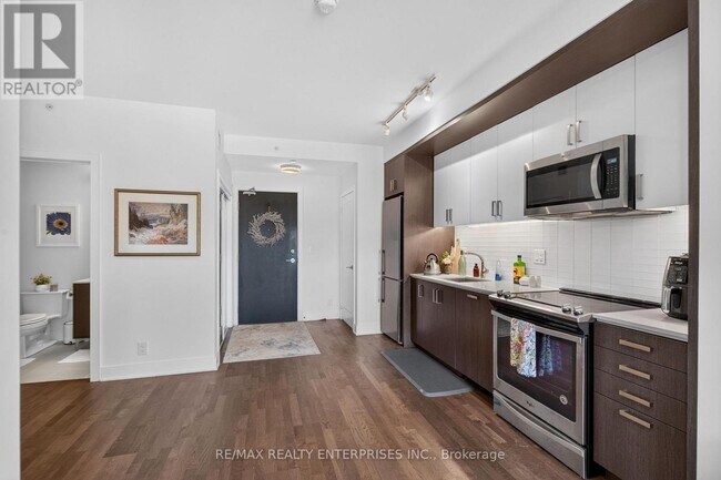 Photo du bâtiment - 1575 Lakeshore Rd W