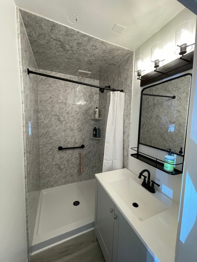 Newly renovated bathroom - 1437 Quarry Ave NW