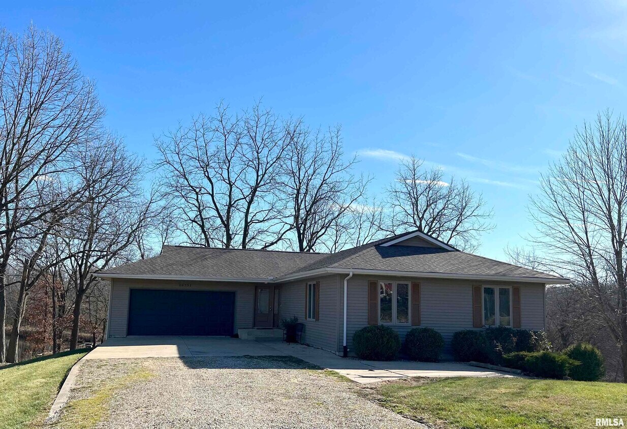 20731 N Sequoia Curve, Chillicothe, IL 61523 House Rental in