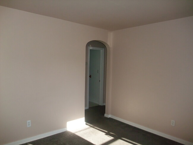 Foto del edificio - Clean 2 bedroom home with a garage only 1 ...