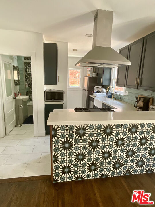 Foto principal - 534 W 10th St