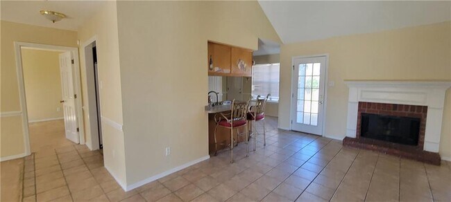 Foto del edificio - 8202 Woodstone Dr